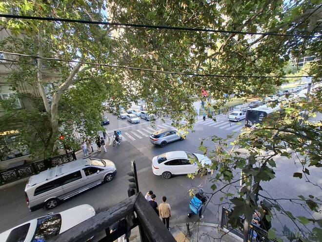 Satılır 5 otaqlı köhnə tikili 190 m², 28 May m., photo 23 from 24
