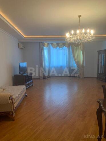 Сдаётся 3-комн. новостройка 140 м², м. Низами, photo 1 from 16