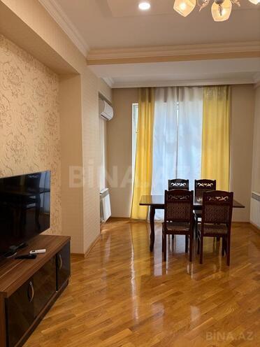 Сдаётся 2-комн. новостройка 65 м², м. Элмляр Академиясы, photo 1 from 8