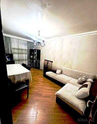 Продается 3-комн. вторичка 70 м², м. Ази Асланов, photo 1 from 11