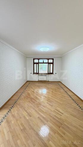 Satılır 3 otaqlı köhnə tikili 50 m², İnşaatçılar m., photo 1 from 12