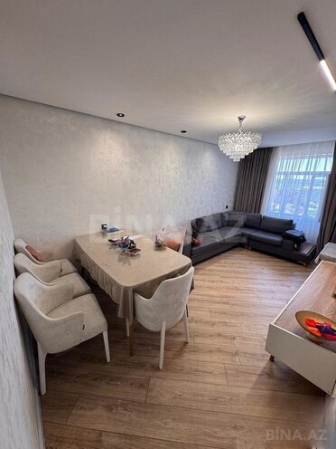 Продается 3-комн. вторичка 72 м², м. Ази Асланов, photo 1 from 18