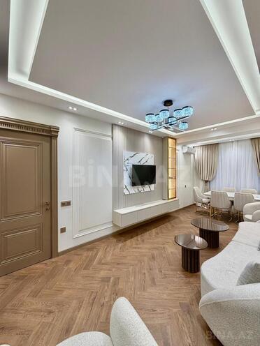 Сдаётся 4-комн. новостройка 130 м², м. Нефтчиляр, photo 1 from 18