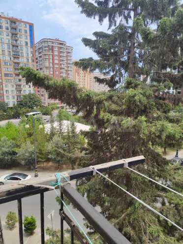 Satılır 2 otaqlı köhnə tikili 50 m², Elmlər Akademiyası m., photo 1 from 10