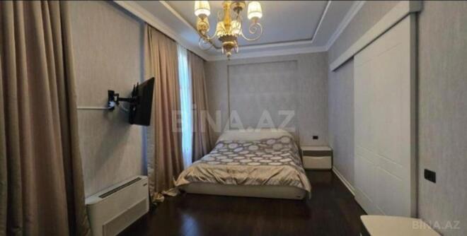 Сдаётся 3-комн. новостройка 137 м², м. Низами, photo 1 from 9