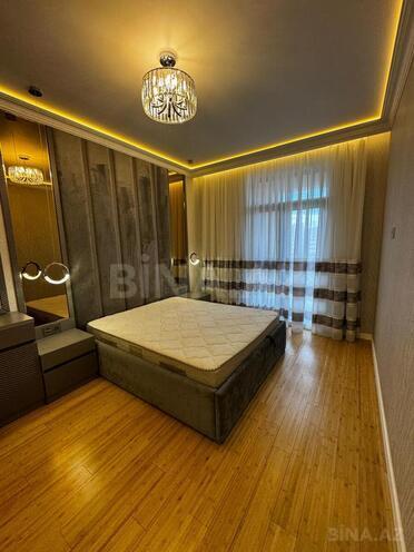 Сдаётся 3-комн. новостройка 115 м², м. Низами, photo 1 from 21