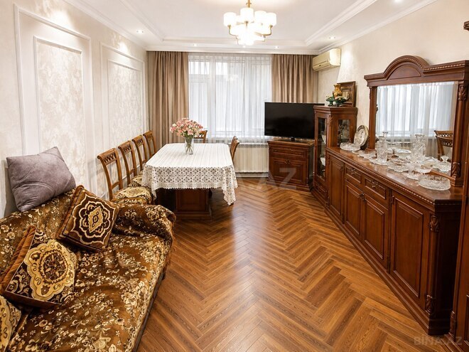 Продаётся 3-комн. вторичка 90 м², м. Кара Караев, photo 1 from 32