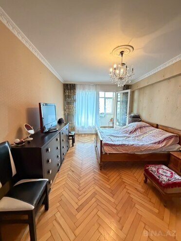 Satılır 2 otaqlı köhnə tikili 65 m², Gənclik m., photo 10 from 25