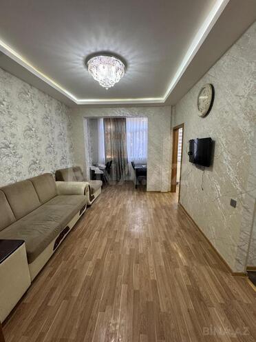 Satılır 2 otaqlı köhnə tikili 65 m², İnşaatçılar m., photo 1 from 13