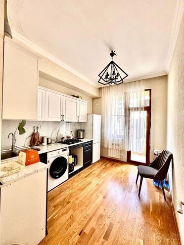 Satılır 2 otaqlı köhnə tikili 75 m², Qara Qarayev m., photo 4 from 19