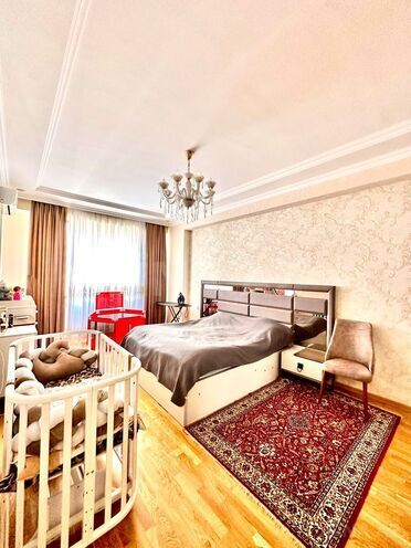 Satılır 2 otaqlı köhnə tikili 75 m², Qara Qarayev m., photo 1 from 19