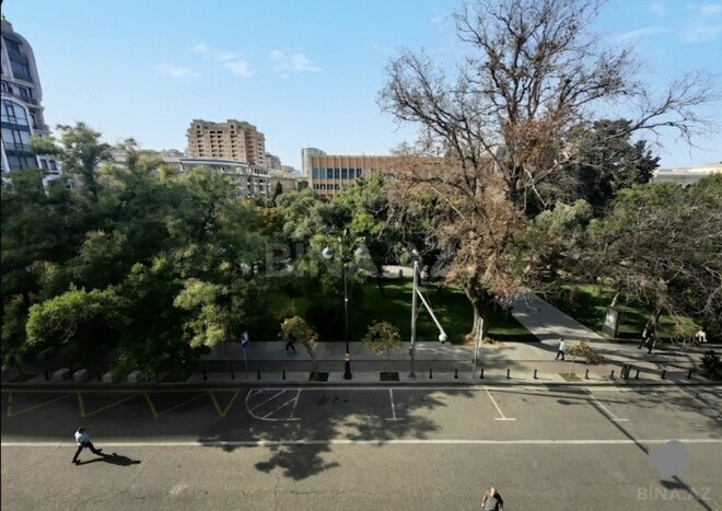 Satılır 6 otaqlı köhnə tikili 345 m², Sahil m., photo 15 from 30
