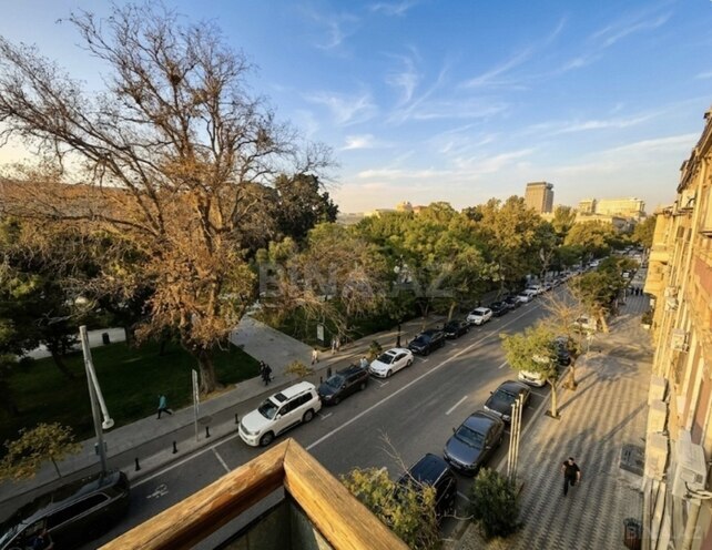 Satılır 6 otaqlı köhnə tikili 345 m², Sahil m., photo 3 from 30
