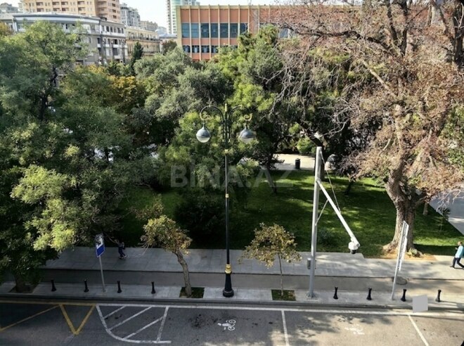 Satılır 6 otaqlı köhnə tikili 345 m², Sahil m., photo 12 from 30