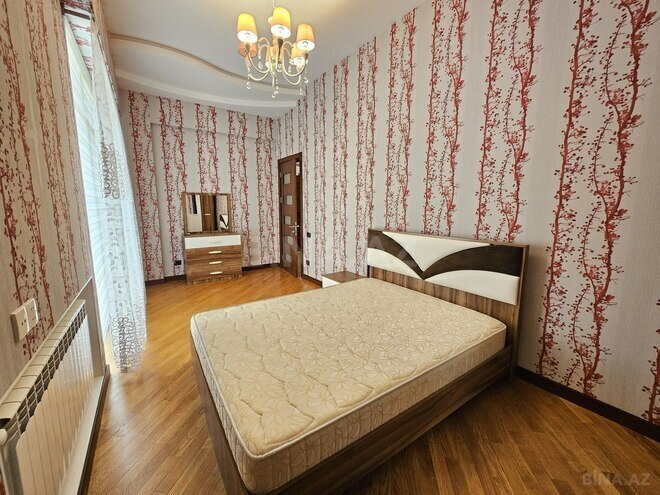 Сдаётся 3-комн. новостройка 125 м², м. Низами, photo 12 from 19