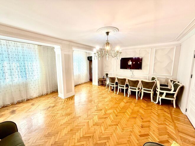 Satılır 3 otaqlı köhnə tikili 90 m², Neftçilər m., photo 1 from 28