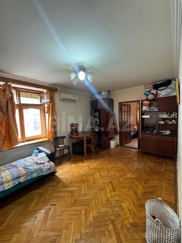 Satılır 1 otaqlı köhnə tikili 45 m², Gənclik m., photo 1 from 10