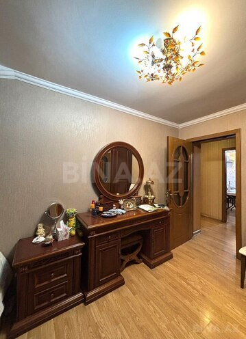 Продаётся 3-комн. вторичка 90 м², м. Нефтчиляр, photo 1 from 22