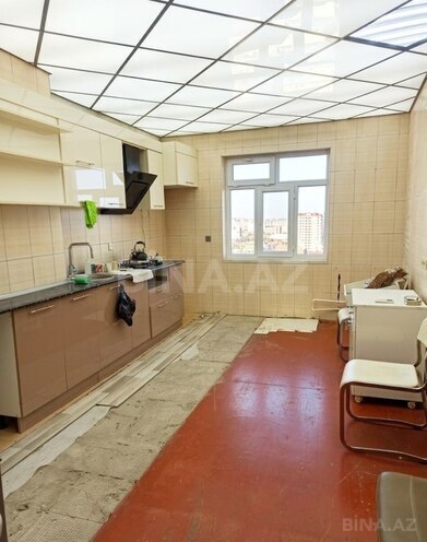 Satılır 5 otaqlı köhnə tikili 132.6 m², Yeni Günəşli q., photo 1 from 6