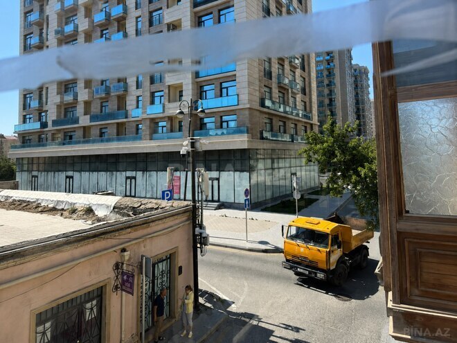Satılır 1 otaqlı köhnə tikili 35 m², Nizami m., photo 1 from 8