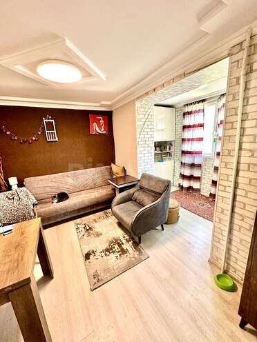 Продаётся 2-комн. вторичка 40 м², м. Кара Караев, photo 1 from 16
