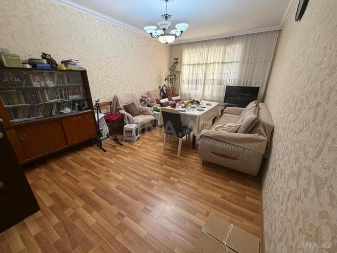 Satılır 3 otaqlı köhnə tikili 75 m², Sahil q., photo 1 from 17