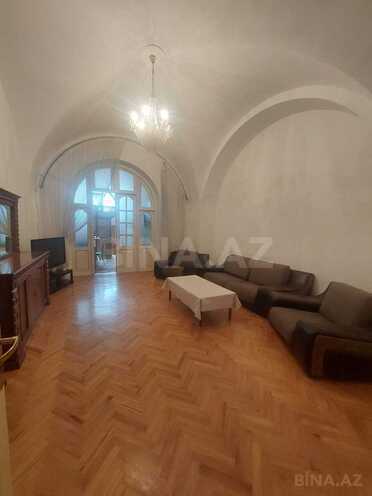İcarəyə verilir 2 otaqlı köhnə tikili 68 m², 28 May m., photo 1 from 15