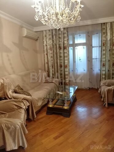 Satılır 3 otaqlı köhnə tikili 70 m², İnşaatçılar m., photo 1 from 11