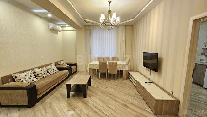Сдаётся 2-комн. новостройка 70 м², м. Нефтчиляр, photo 1 from 12