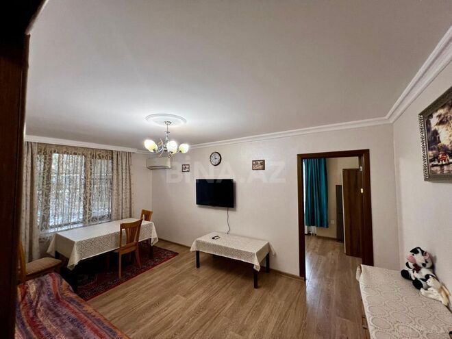 Продаётся 2-комн. вторичка 50 м², м. Кара Караев, photo 1 from 18