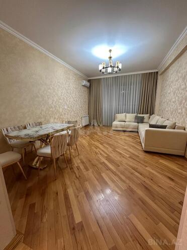 Продаётся 2-комн. новостройка 85 м², м. Кара Караев, photo 1 from 12