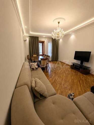 Сдаётся 3-комн. вторичка 80 м², м. Низами, photo 1 from 15