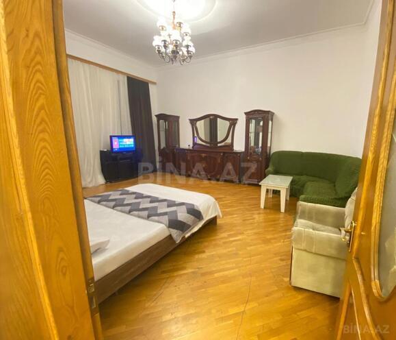 Сдаётся 3-комн. вторичка 110 м², м. Сахил, photo 1 from 16