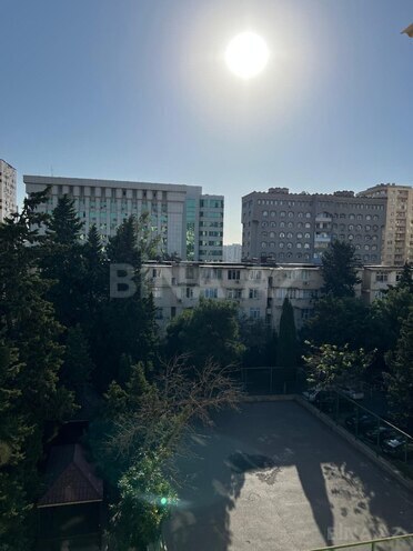 Satılır 2 otaqlı köhnə tikili 65.5 m², İnşaatçılar m., photo 10 from 21