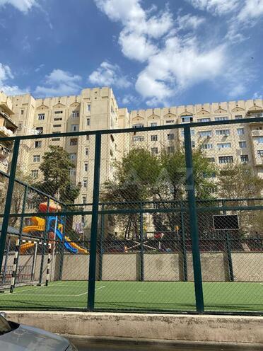 Satılır 2 otaqlı köhnə tikili 55 m², Massiv V q., photo 3 from 12