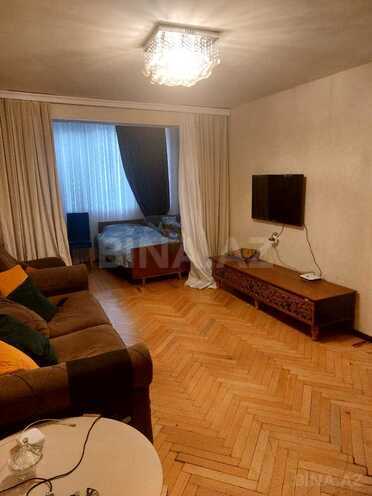 Satılır 2 otaqlı köhnə tikili 70 m², Elmlər Akademiyası m., photo 1 from 10