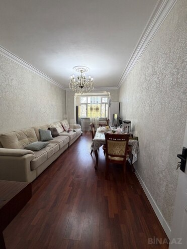 Продается 3-комн. вторичка 65 м², м. Ази Асланов, photo 1 from 10