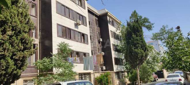 Продаётся 2-комн. вторичка 50 м², м. Иншаатчылар, photo 1 from 6