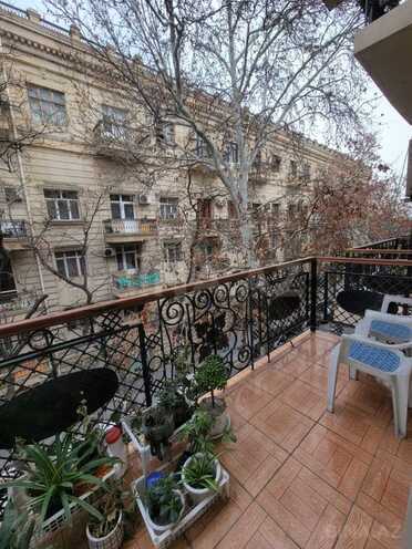 Satılır 2 otaqlı köhnə tikili 60 m², Sahil m., photo 1 from 15