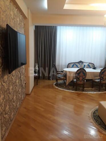 Продаётся 3-комн. новостройка 134 м², м. Кара Караев, photo 1 from 13