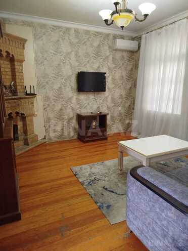 İcarəyə verilir 2 otaqlı köhnə tikili 60 m², Bayıl q., photo 1 from 10