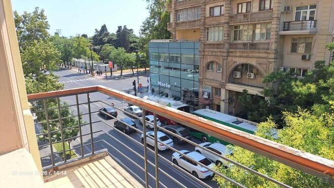 Продаётся 3-комн. вторичка 80 м², м. 28 мая, photo 1 from 11