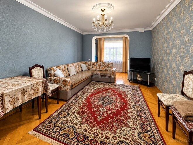 Продаётся 3-комн. вторичка 70 м², м. Элмляр Академиясы, photo 3 from 10