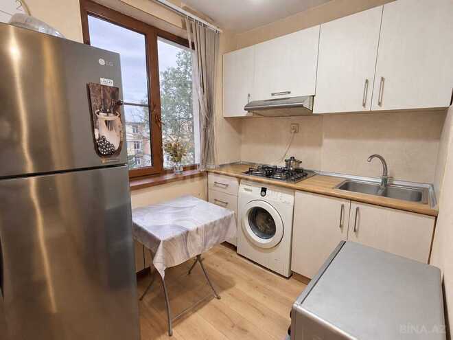 Продаётся 1-комн. вторичка 30 м², м. Кара Караев, photo 4 from 9