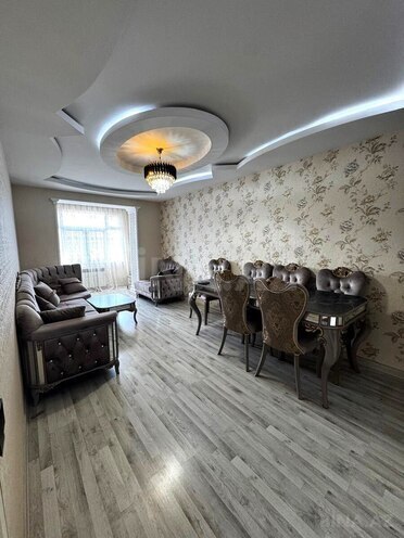 Сдаётся 2-комн. вторичка 65 м², м. Нефтчиляр, photo 1 from 18