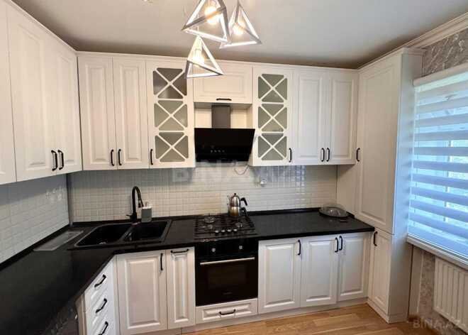 Satılır 2 otaqlı köhnə tikili 65 m², Bakıxanov q., photo 1 from 11