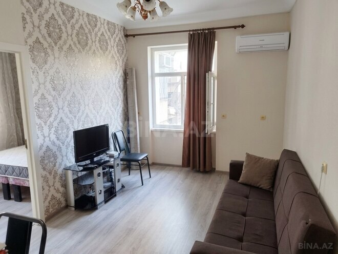 Satılır 2 otaqlı köhnə tikili 40 m², 8 Noyabr m., photo 3 from 10