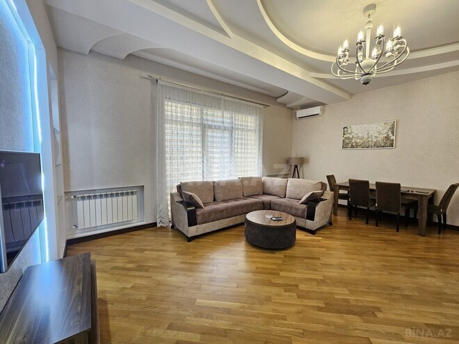 Сдаётся 3-комн. новостройка 110 м², м. Низами, photo 1 from 11