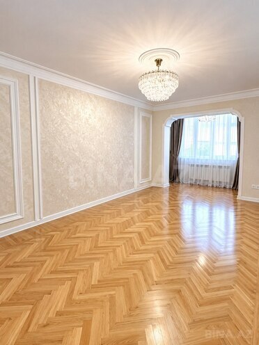 Продается 2-комн. вторичка 60 м², м. Элмляр Академиясы, photo 1 from 10