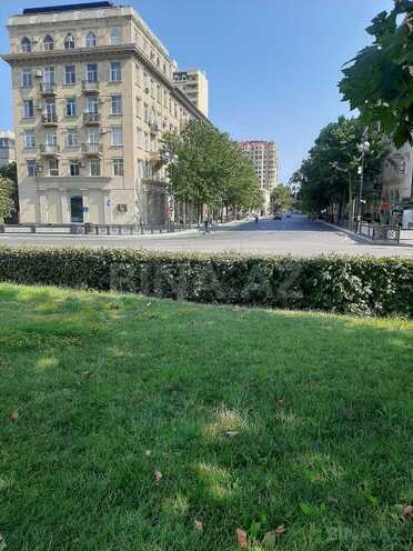 Satılır 2 otaqlı köhnə tikili 75 m², Nizami m., photo 1 from 13